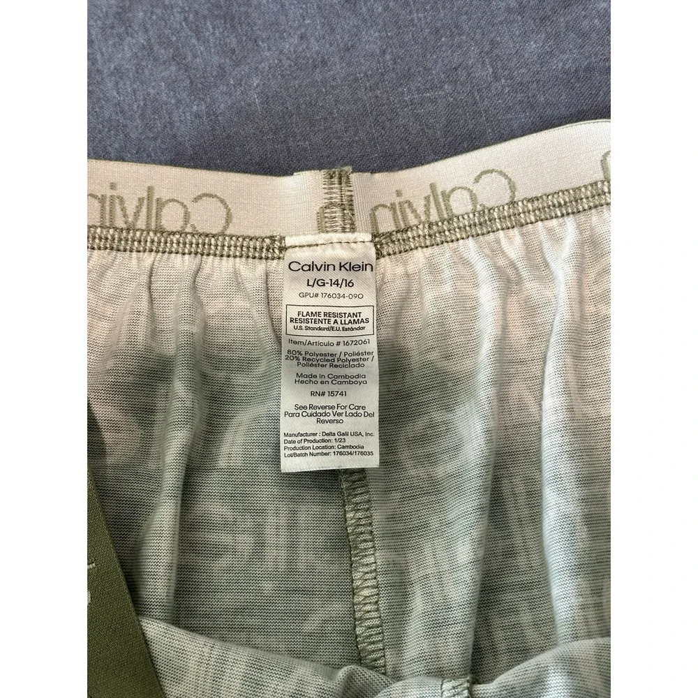 Calvin Klein Boys' Two Piece Sleepwear Top and Bottom Pajama Set 14/16‎